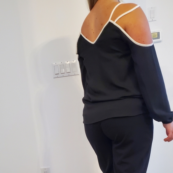 Black 1. State blouse with white trim - Picture 3 of 14